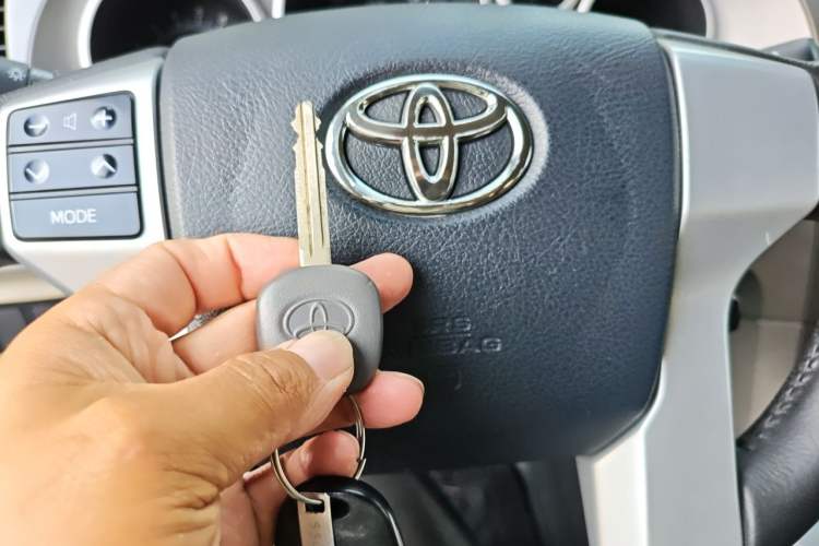 Used Toyota Sequoia 2014 5.7L SR5 8-Seater Middle East Version Vehicle Key