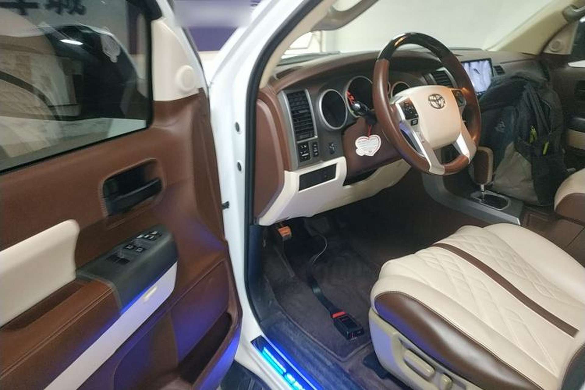 Used Toyota Sequoia 2015 5.7L Platinum U.S. Specification Driver Seat