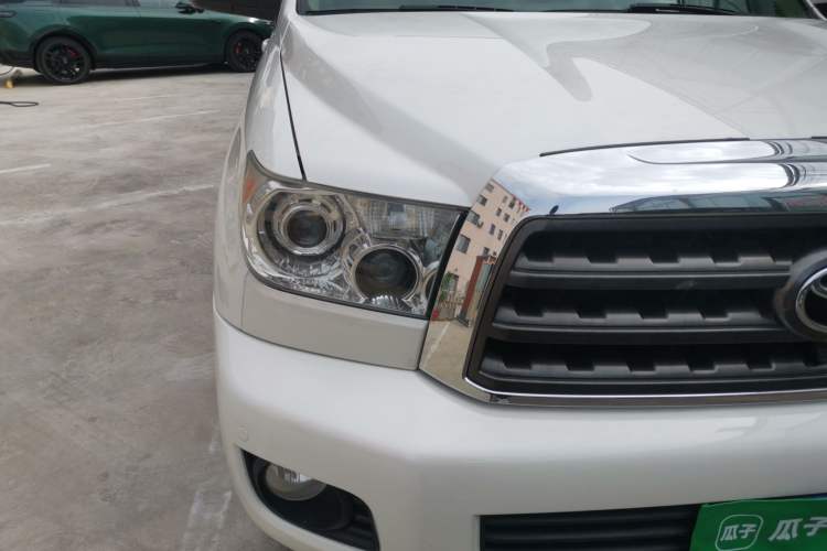 Used Toyota Sequoia  Right Front Headlight