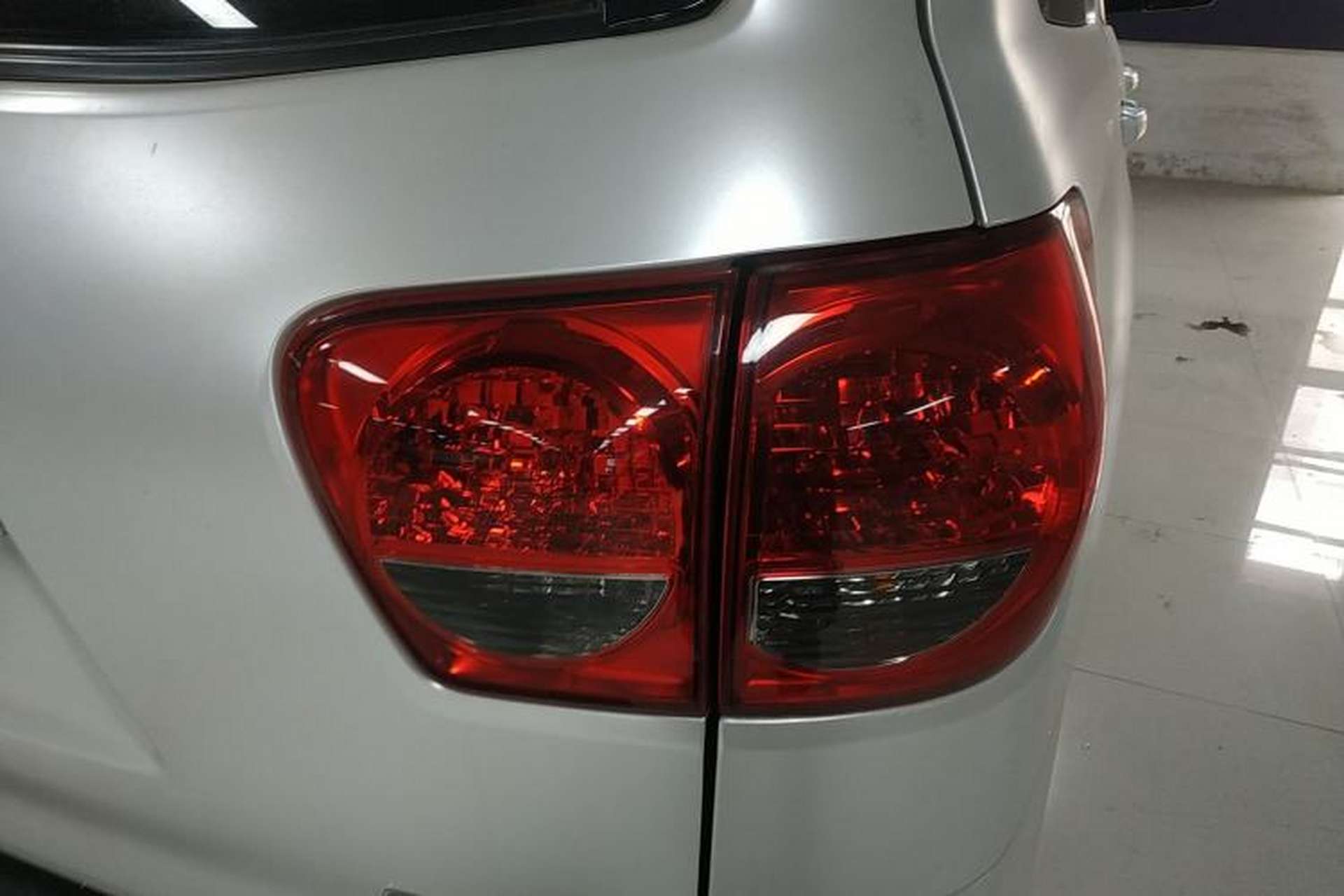 Used Toyota Sequoia 2015 5.7L Platinum U.S. Specification Right Rear Taillight