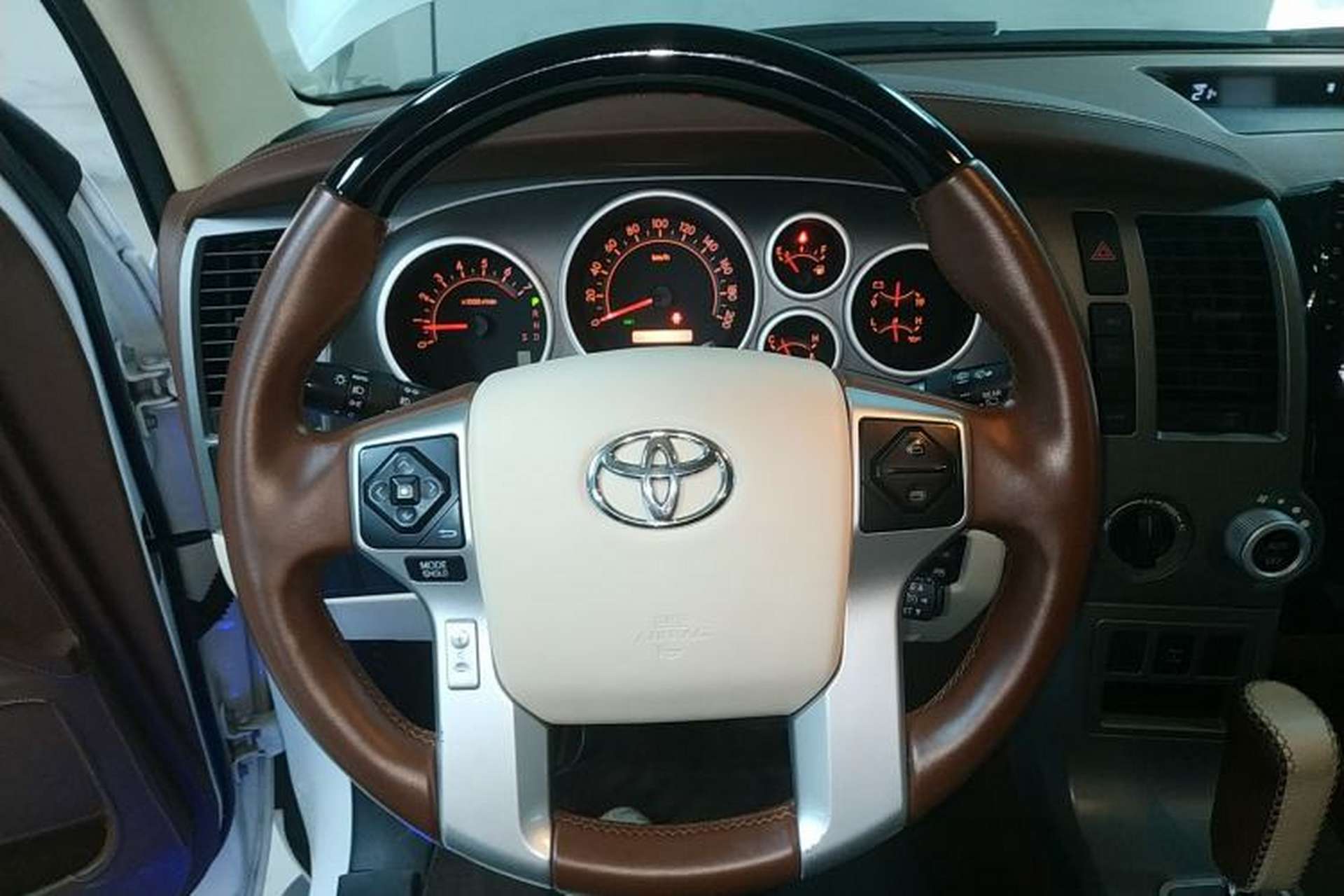 Used Toyota Sequoia 2015 5.7L Platinum U.S. Specification Steering Wheel
