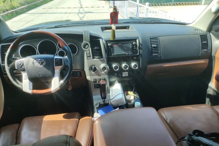 Used Toyota Sequoia  Center Console