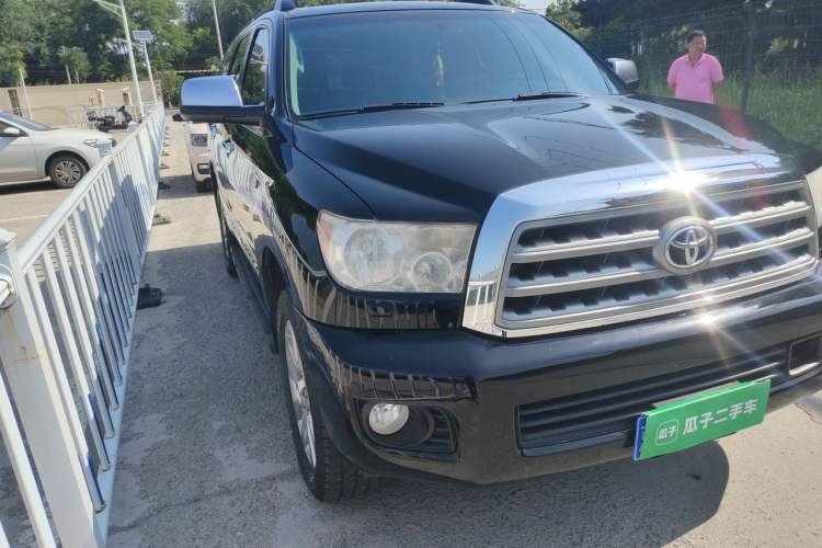 Used Toyota Sequoia  Right Front Headlight
