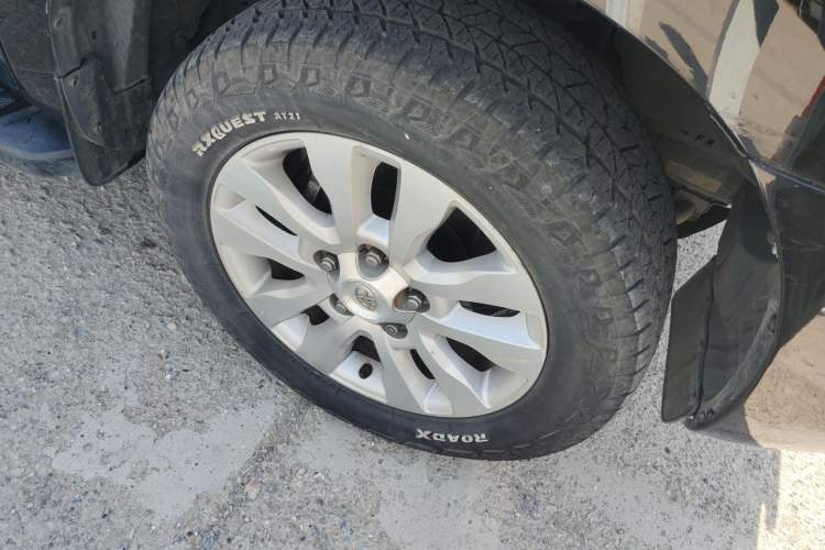 Used Toyota Sequoia  Right Front Wheel Hub