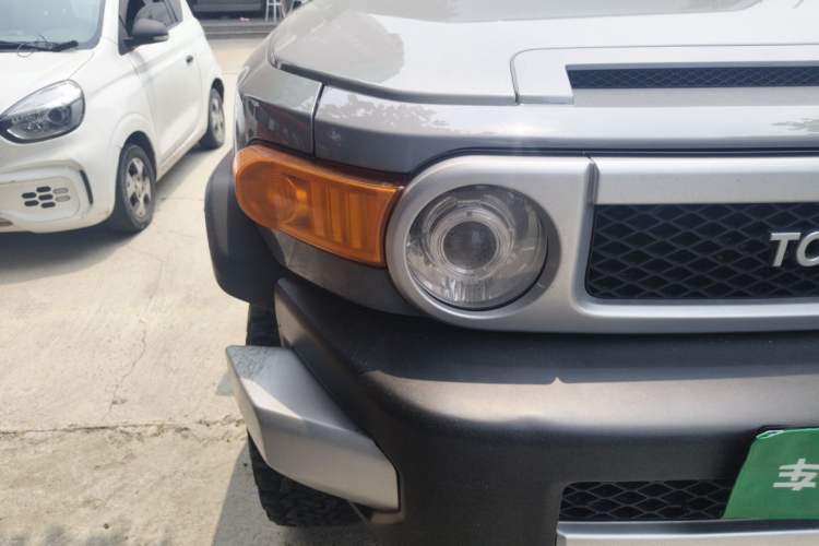 Used Toyota Sequoia  Right Front Headlight