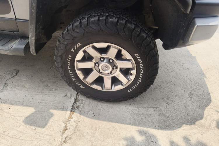 Used Toyota Sequoia  Right Front Wheel Hub