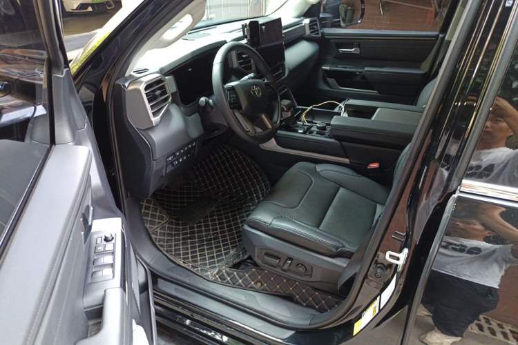 Used Toyota Sequoia 2023 3.5T Hybrid 4x4 SR5 U.S. Specification Driver Seat
