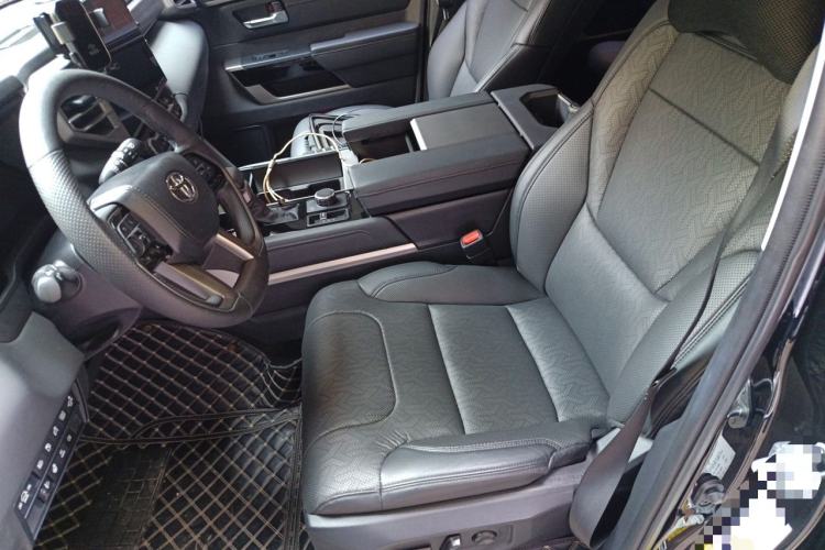 Used Toyota Sequoia 2023 3.5T Hybrid 4x4 SR5 U.S. Specification Left Front Seat