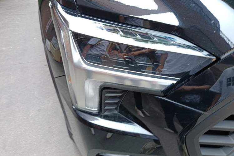 Used Toyota Sequoia 2023 3.5T Hybrid 4x4 SR5 U.S. Specification Right Front Headlight