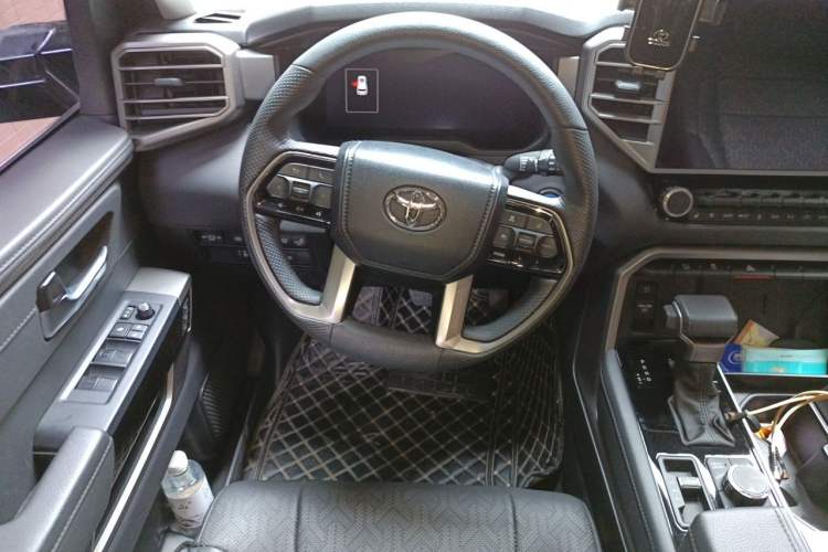 Used Toyota Sequoia 2023 3.5T Hybrid 4x4 SR5 U.S. Specification Steering Wheel
