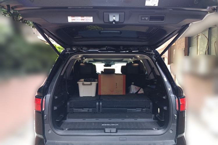 Used Toyota Sequoia 2023 3.5T Hybrid 4x4 SR5 U.S. Specification Trunk
