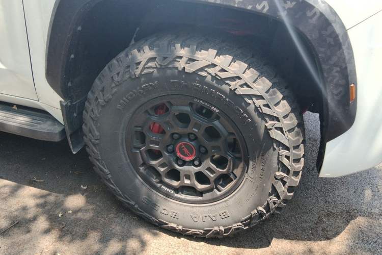 Used Toyota Sequoia  Right Front Wheel Hub