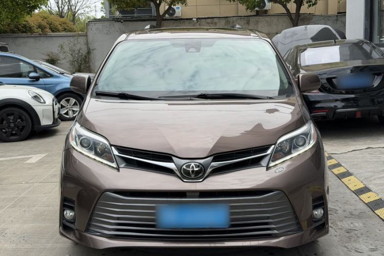 Used Toyota SIENNA  Exterior 1