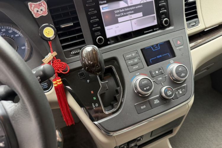 Used Toyota SIENNA  Interior 2