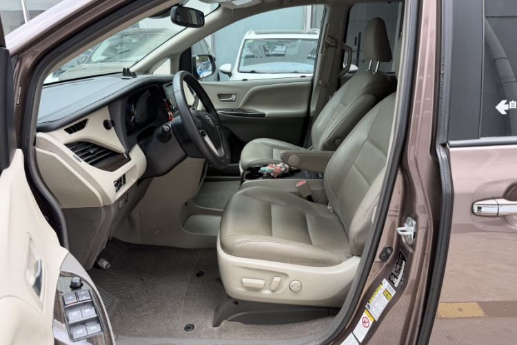 Used Toyota SIENNA  Interior 3