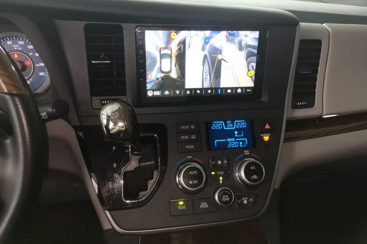 Used Toyota SIENNA  Audio And AC Panel