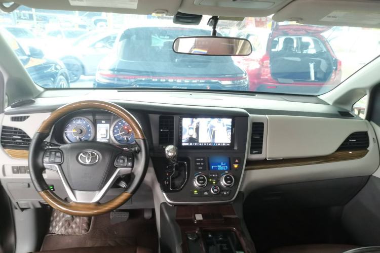 Used Toyota SIENNA  Center Console