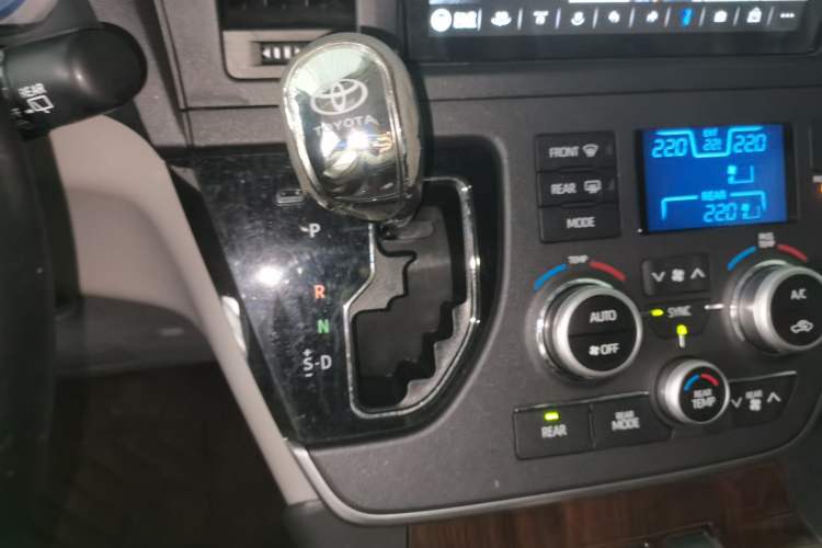 Used Toyota SIENNA  Gear Lever