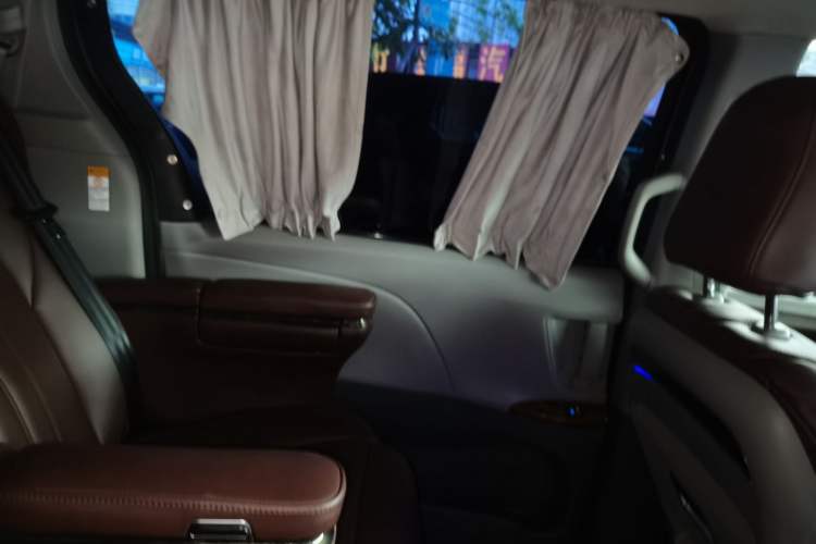 Used Toyota SIENNA  Interior 5