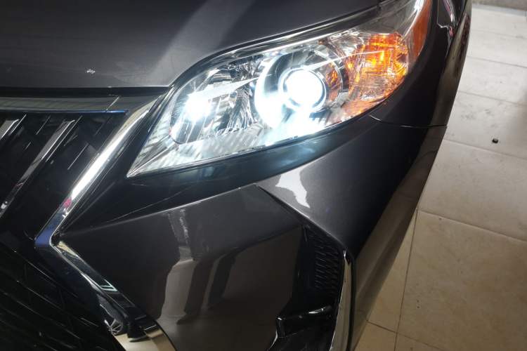 Used Toyota SIENNA  Left Front Headlight