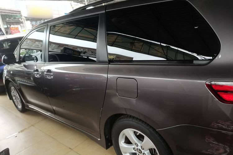Used Toyota SIENNA  Left Side