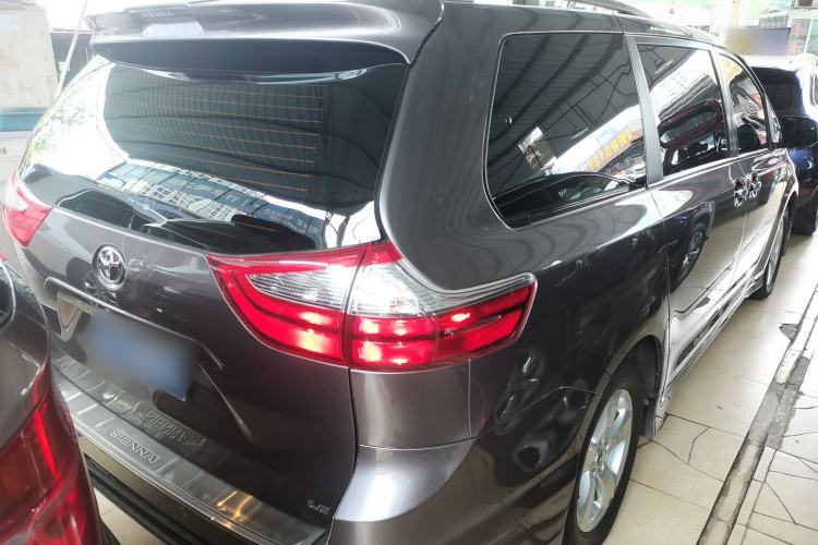 Used Toyota SIENNA  Rear Right 45 Deg