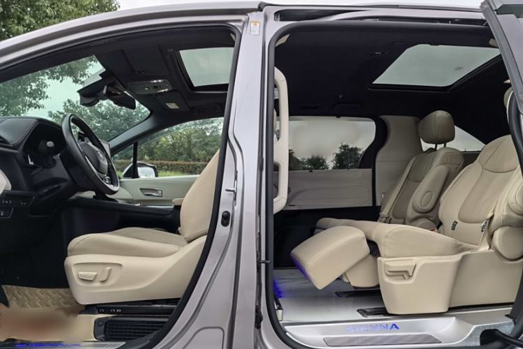 Used Toyota SIENNA 2021 2.5L Hybrid Ultimate Edition Interior 10