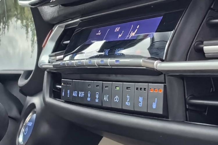 Used Toyota SIENNA 2021 2.5L Hybrid Ultimate Edition Interior 11