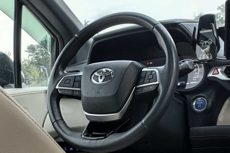 Used Toyota SIENNA 2021 2.5L Hybrid Ultimate Edition Interior 12