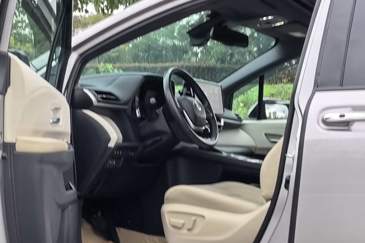 Used Toyota SIENNA 2021 2.5L Hybrid Ultimate Edition Interior 14