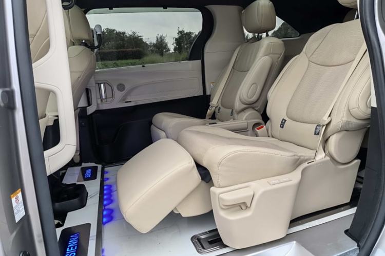 Used Toyota SIENNA 2021 2.5L Hybrid Ultimate Edition Interior 3