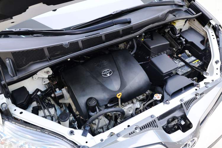 Used Toyota SIENNA  Engine Bay