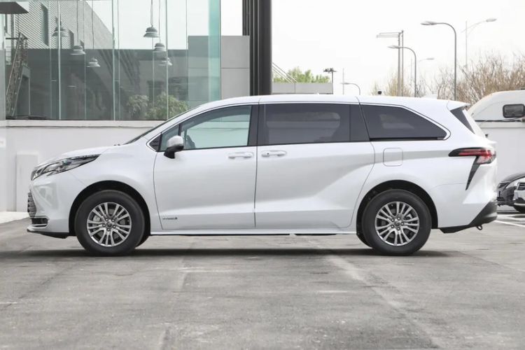 Used Toyota SIENNA 2023 2.5L Hybrid Comfort Edition Exterior 1