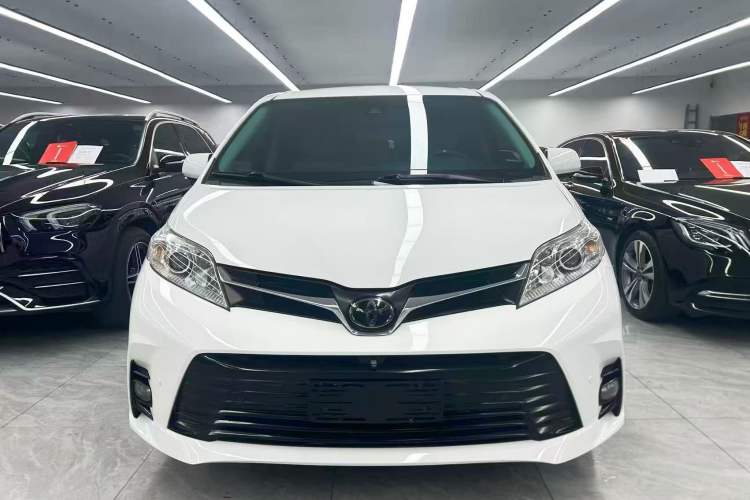 Used Toyota SIENNA  Exterior 1
