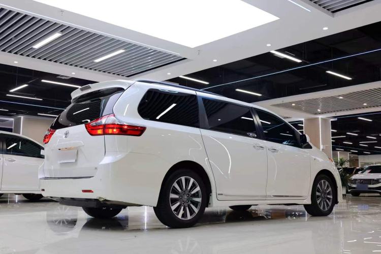 Used Toyota SIENNA  Exterior 14