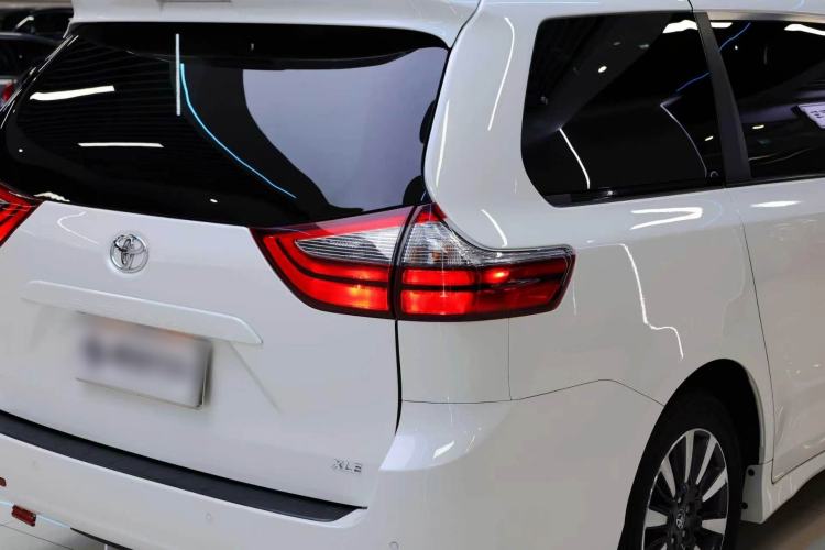 Used Toyota SIENNA  Exterior 14