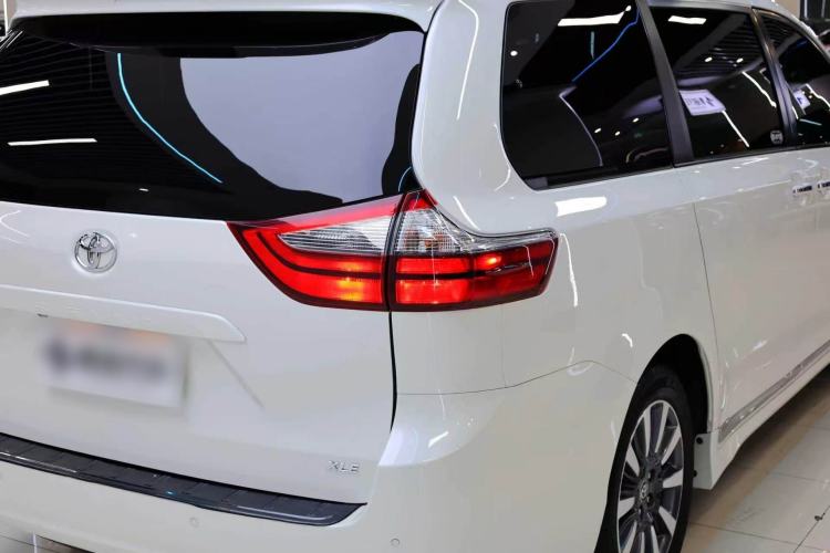 Used Toyota SIENNA  Exterior 15