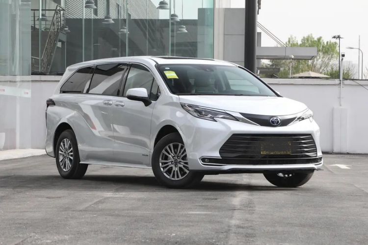 Used Toyota SIENNA 2023 2.5L Hybrid Comfort Edition Exterior 2