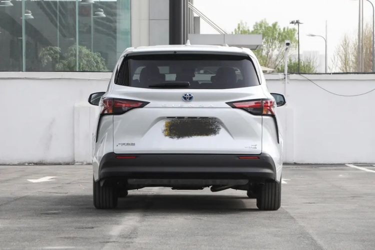 Used Toyota SIENNA 2023 2.5L Hybrid Comfort Edition Exterior 4