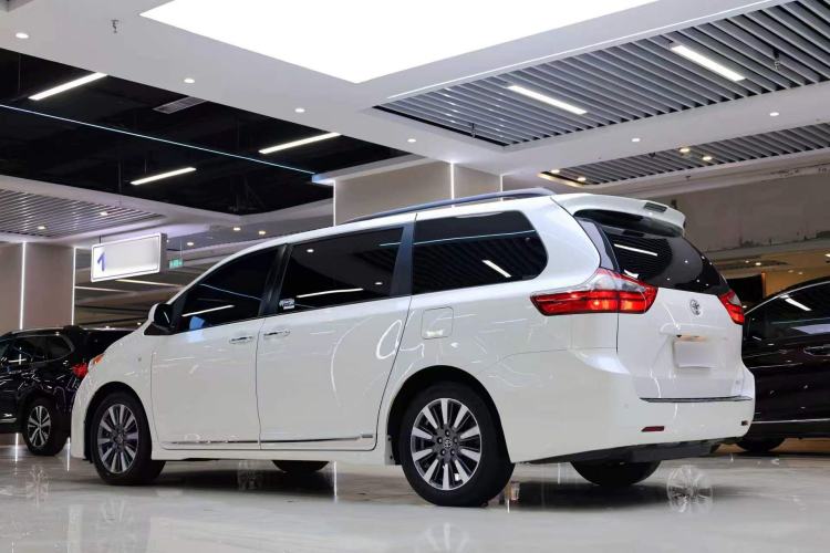 Used Toyota SIENNA  Exterior 4