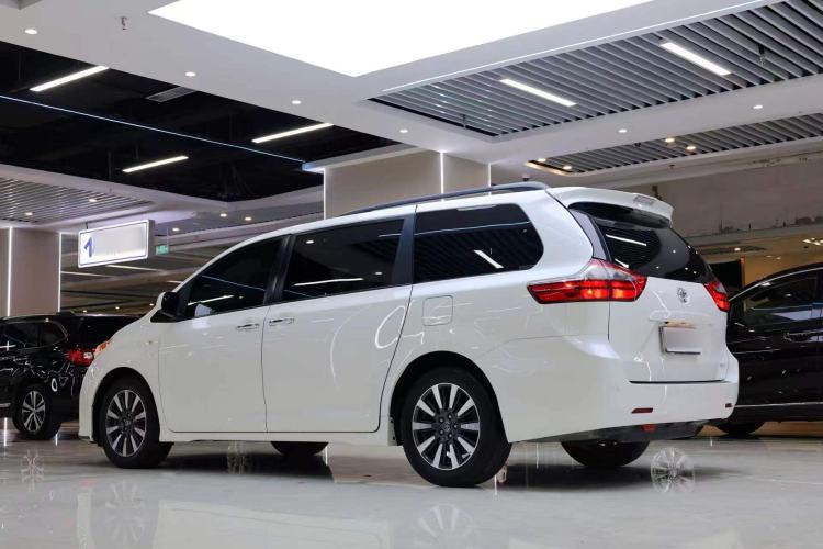 Used Toyota SIENNA  Exterior 4