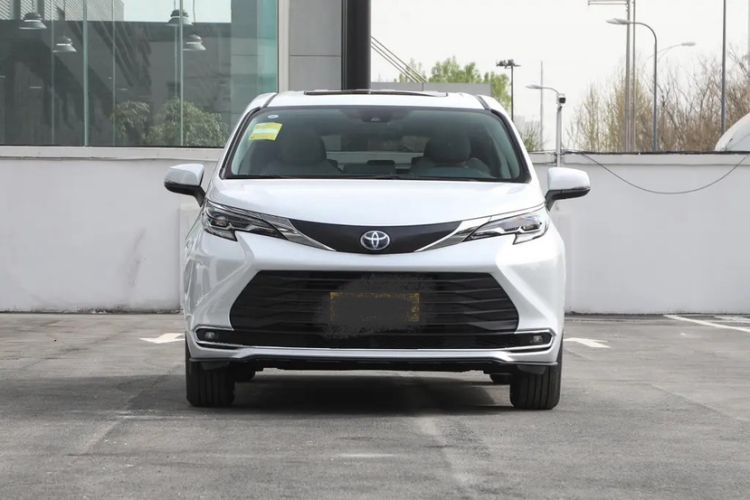 Used Toyota SIENNA 2023 2.5L Hybrid Comfort Edition Exterior 5