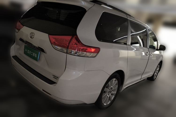 Used Toyota SIENNA  Exterior 5