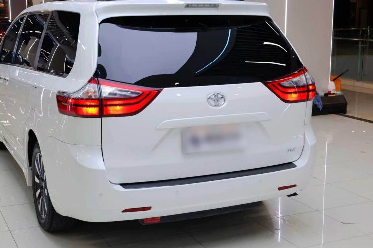 Used Toyota SIENNA  Exterior 5