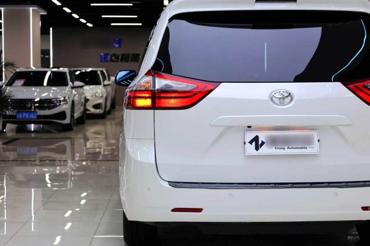 Used Toyota SIENNA  Exterior 7