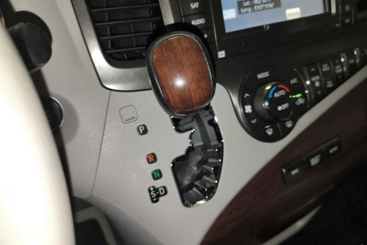 Used Toyota SIENNA  Gear Lever