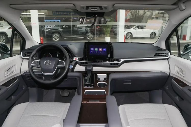 Used Toyota SIENNA 2023 2.5L Hybrid Comfort Edition Interior 1