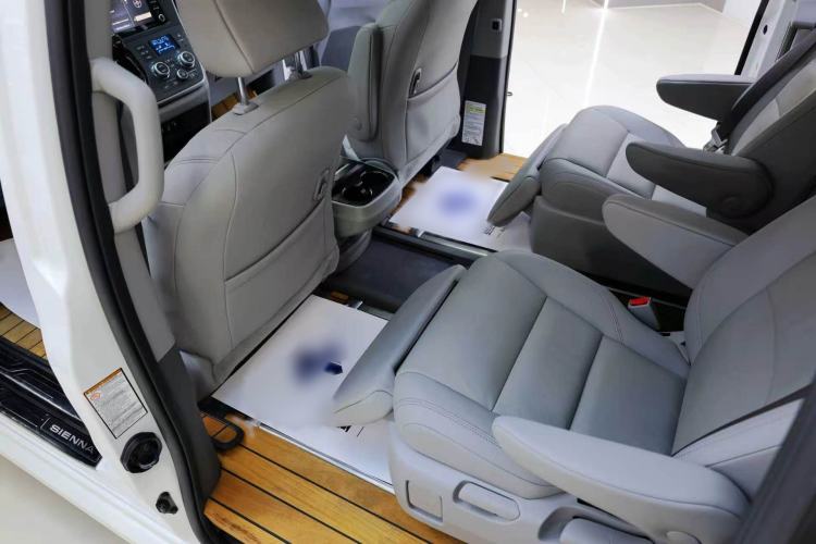 Used Toyota SIENNA  Interior 10