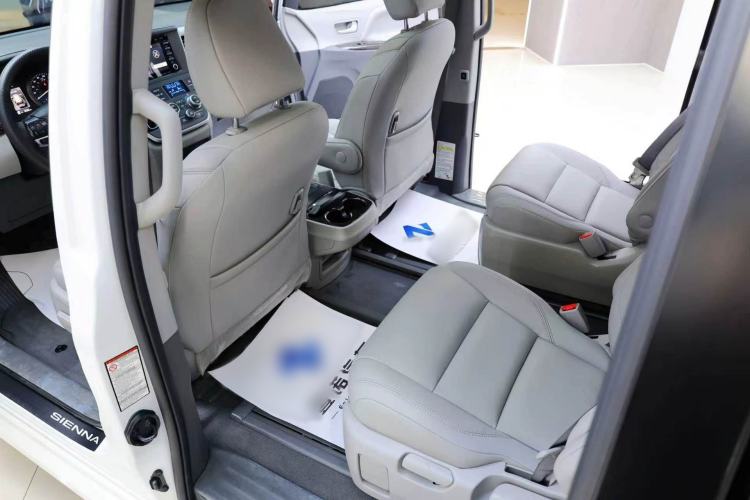 Used Toyota SIENNA  Interior 10