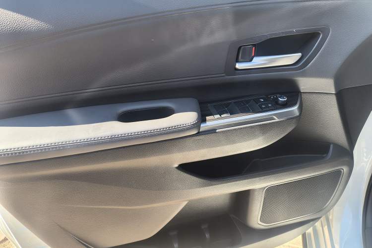 Used Toyota SIENNA 2024 2.5L Hybrid Four-Wheel Drive Prestige Edition Interior 10